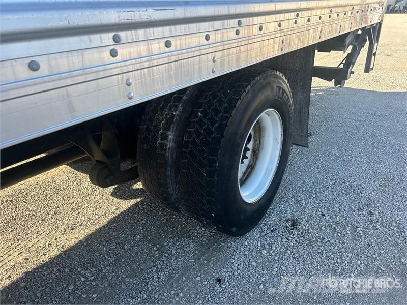 International MV607 4x2 Van Truck Bakwagens met gesloten opbouw