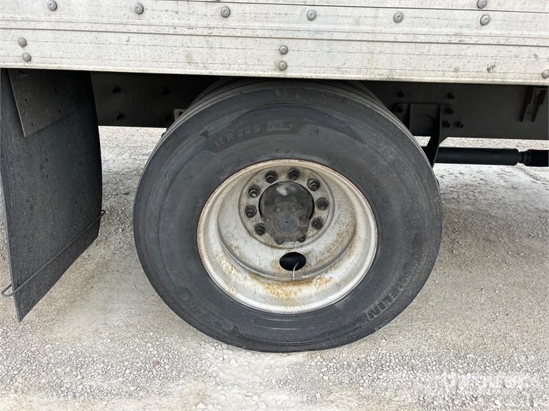 International MV607 4x2 Van Truck Bakwagens met gesloten opbouw