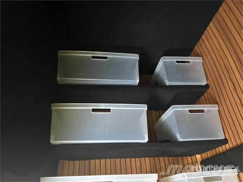 International MV607 4x2 Van Truck Bakwagens met gesloten opbouw