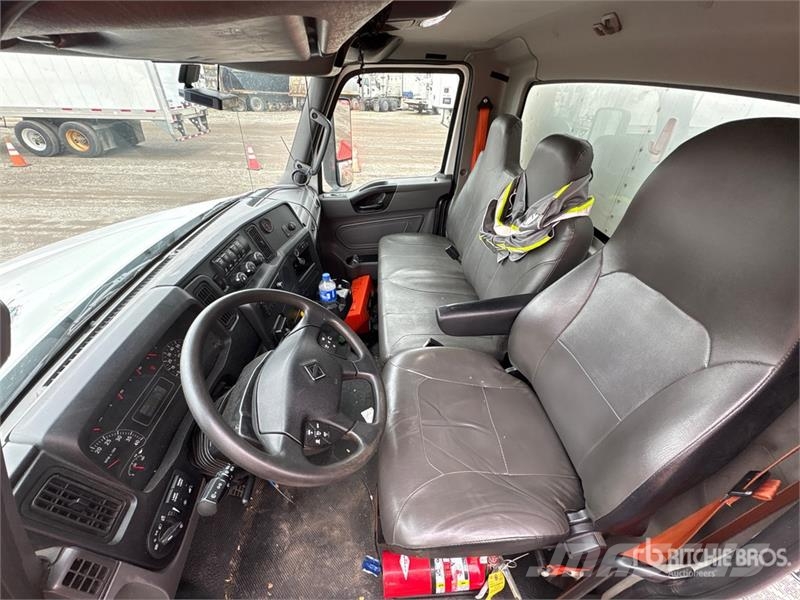 International MV607 4x2 Van Truck Sanduk kamioni
