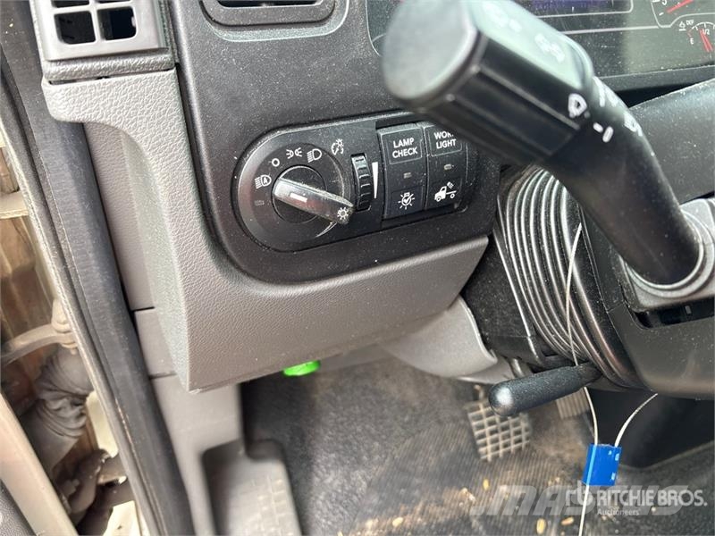 International MV607 4x2 Van Truck Sanduk kamioni