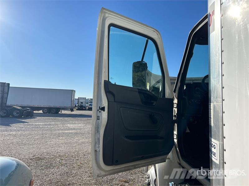 International MV607 4x2 Van Truck Fast kasse