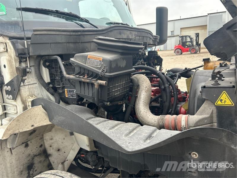 International MV607 4x2 Van Truck Kofferaufbau