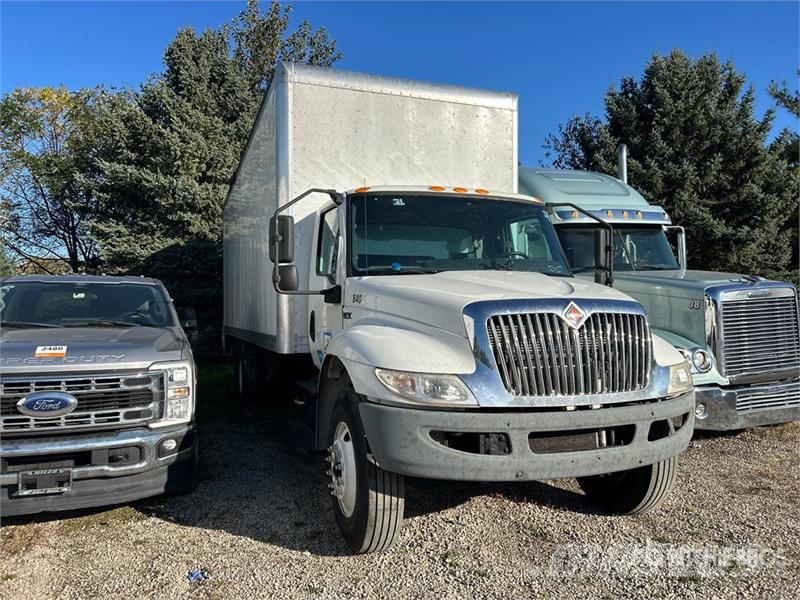 International MV607 4x2 Van Truck Fast kasse