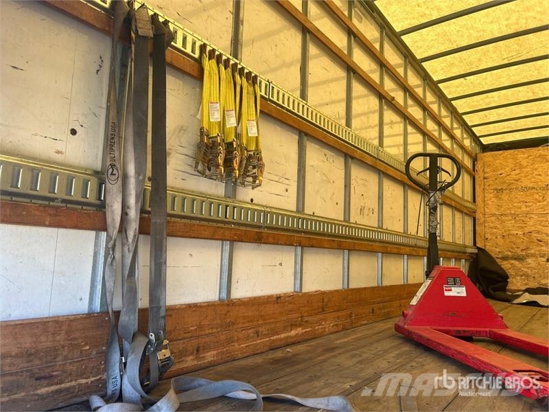 International MV607 4x2 Van Truck Bakwagens met gesloten opbouw