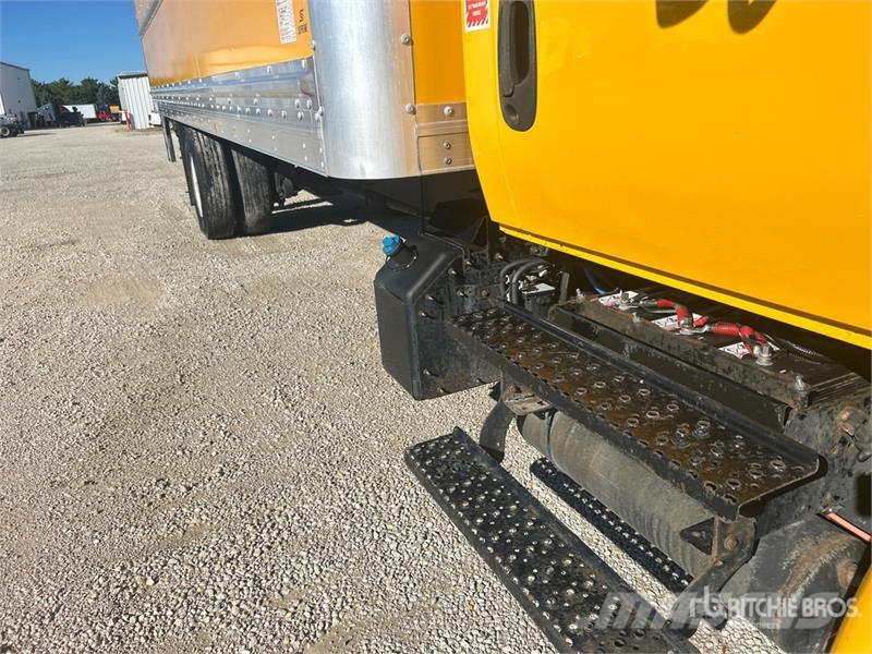 International MV607 4x2 Van Truck Bakwagens met gesloten opbouw