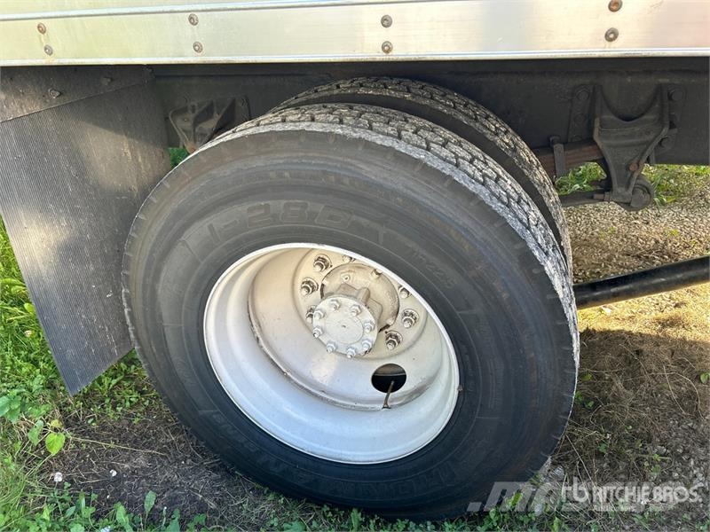 International MV607 4x2 Van Truck Fast kasse