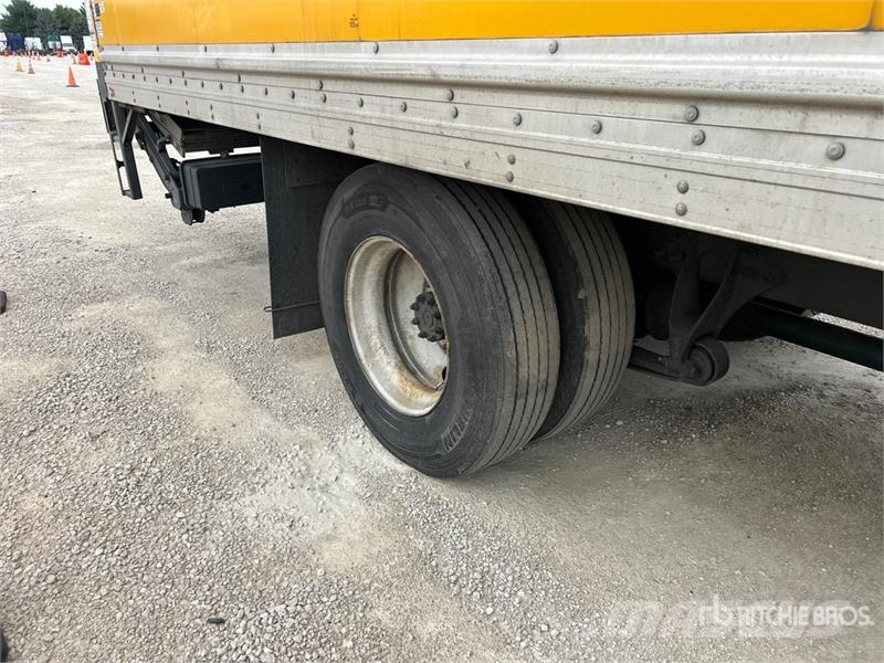 International MV607 4x2 Van Truck Bakwagens met gesloten opbouw