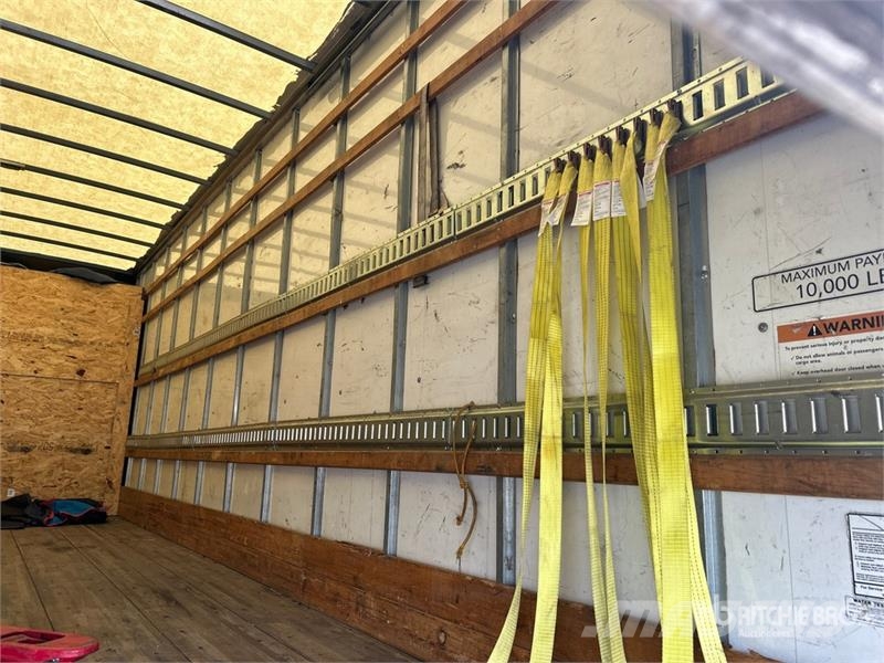 International MV607 4x2 Van Truck Bakwagens met gesloten opbouw