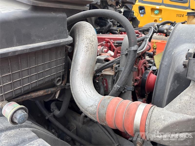 International MV607 4x2 Van Truck Sanduk kamioni