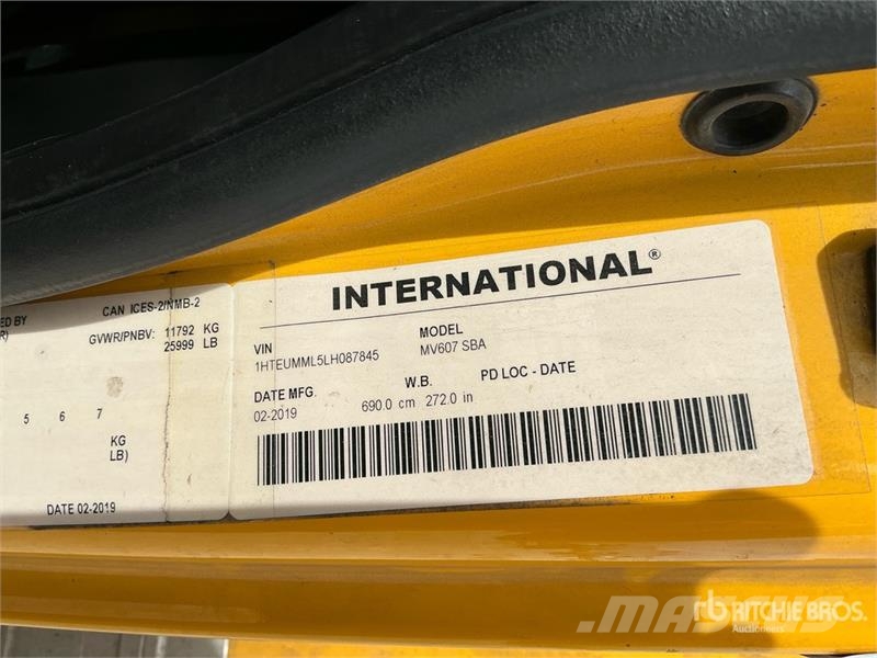 International MV607 4x2 Van Truck Autocamioane