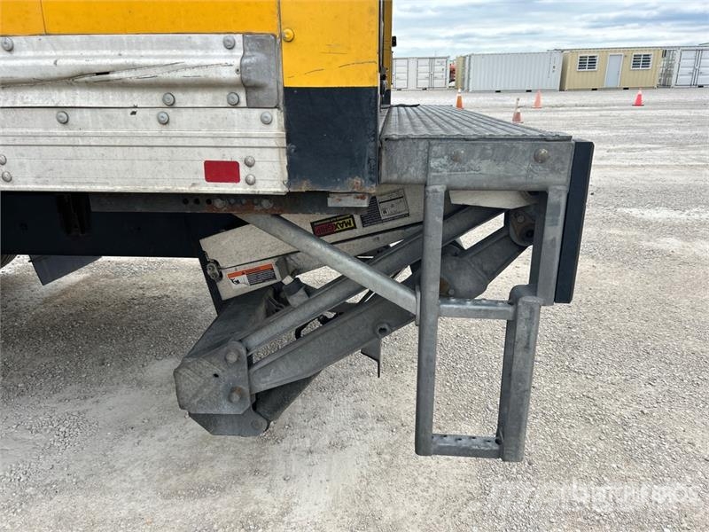 International MV607 4x2 Van Truck Bakwagens met gesloten opbouw
