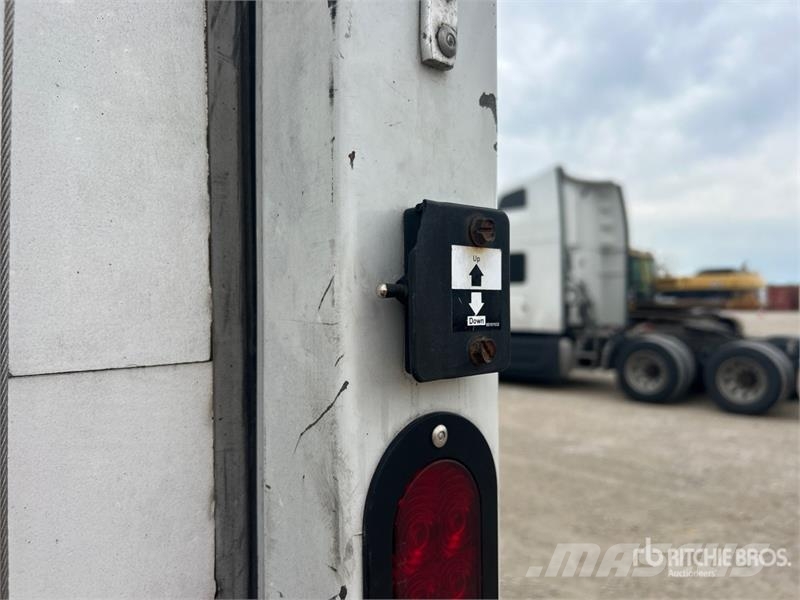 International MV607 4x2 Van Truck Kofferaufbau