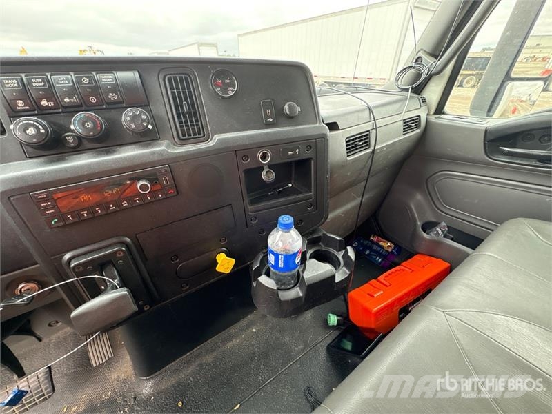 International MV607 4x2 Van Truck Sanduk kamioni
