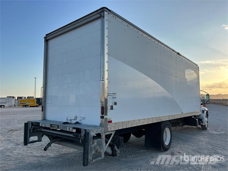 International MV607 4x2 Van Truck Dobozos teherautók