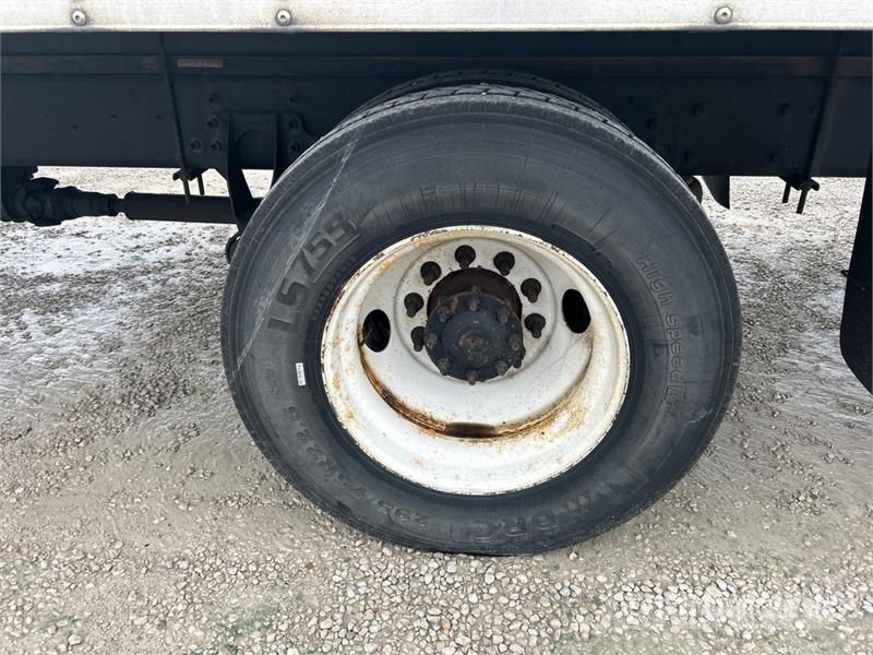 International MV607 4x2 Van Truck Kofferaufbau