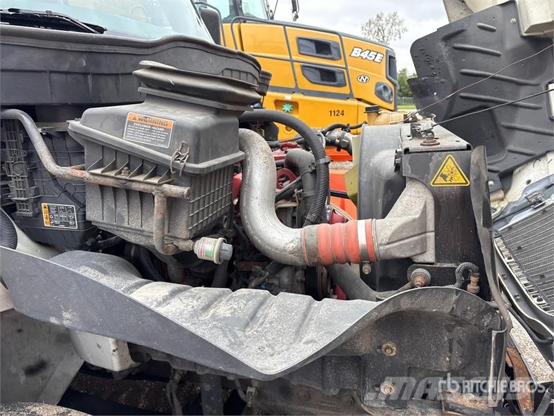 International MV607 4x2 Van Truck Sanduk kamioni