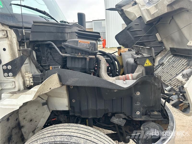 International MV607 4x2 Van Truck Kofferaufbau