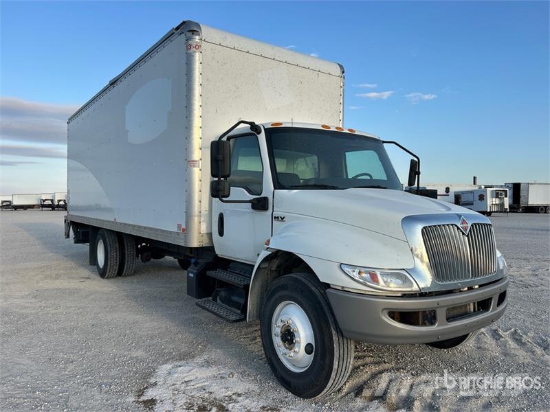 International MV607 4x2 Van Truck Dobozos teherautók