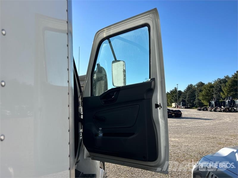 International MV607 4x2 Van Truck Fast kasse