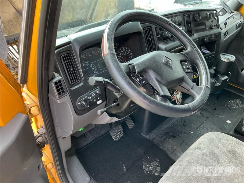 International MV607 4x2 Van Truck Autocamioane
