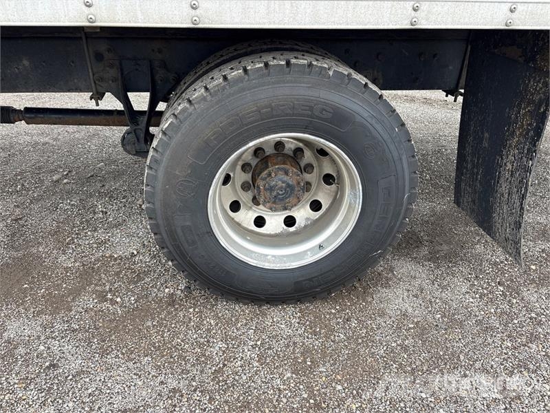 International MV607 4x2 Van Truck Sanduk kamioni