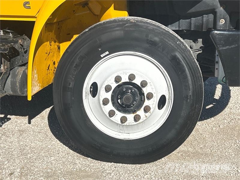 International MV607 4x2 Van Truck Bakwagens met gesloten opbouw