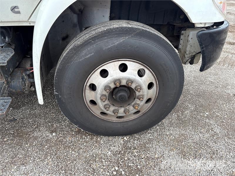 International MV607 4x2 Van Truck Sanduk kamioni