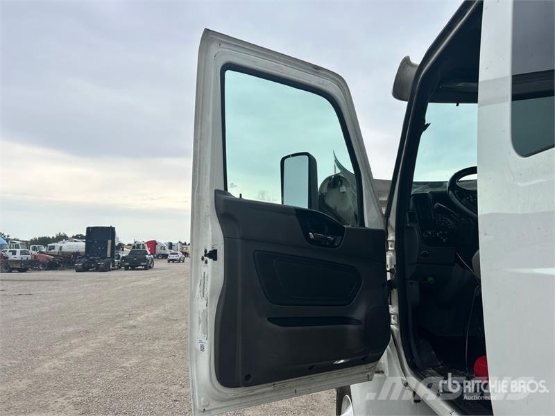 International MV607 4x2 Van Truck Kofferaufbau