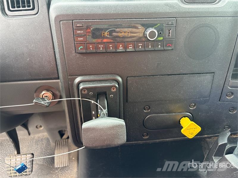 International MV607 4x2 Van Truck Sanduk kamioni