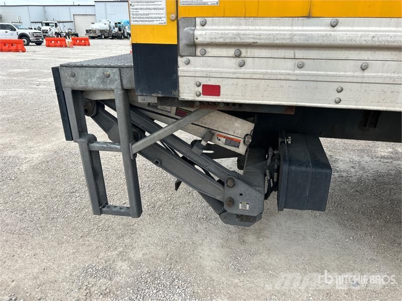 International MV607 4x2 Van Truck Bakwagens met gesloten opbouw