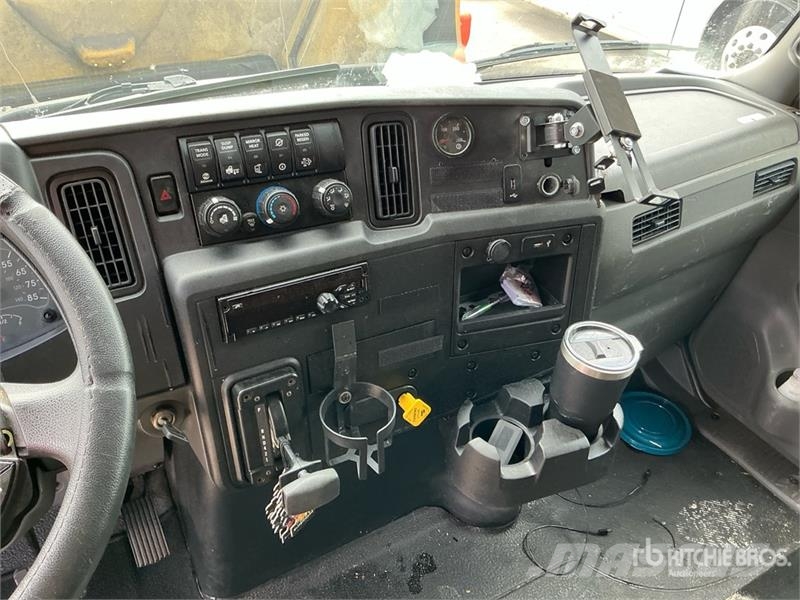 International MV607 4x2 Van Truck Autocamioane