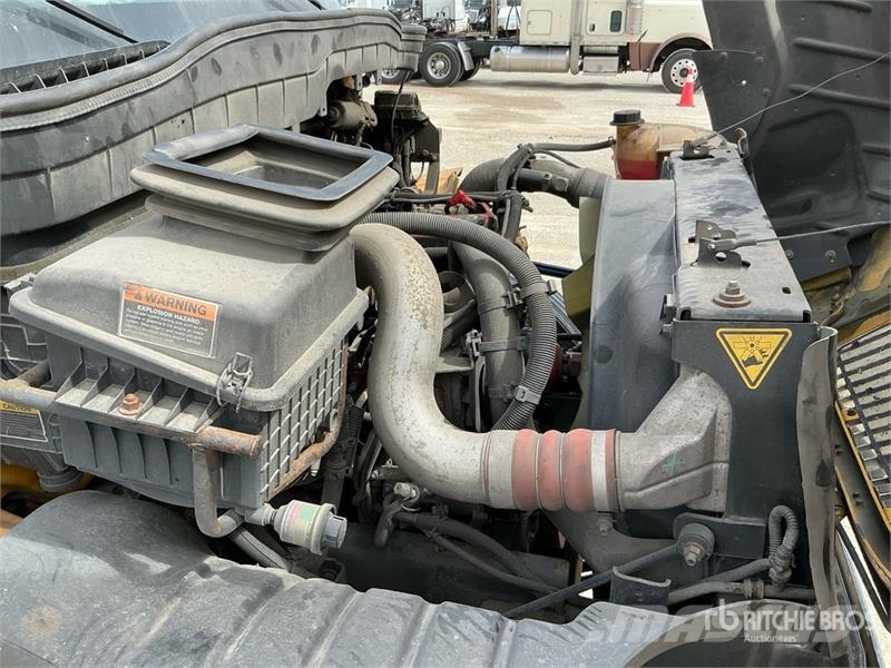 International MV607 4x2 Van Truck Autocamioane