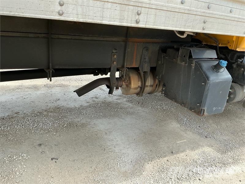 International MV607 4x2 Van Truck Autocamioane