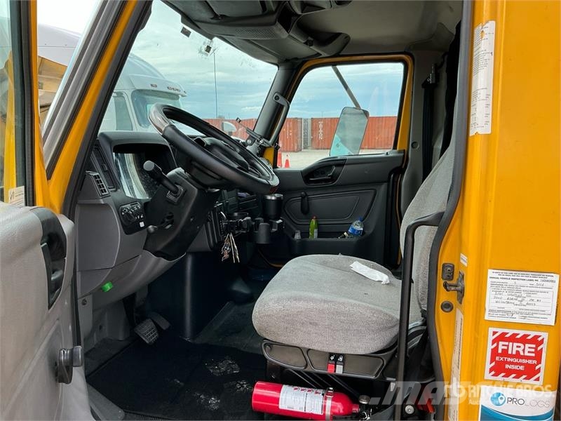 International MV607 4x2 Van Truck Autocamioane