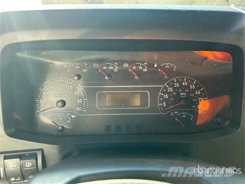 International MV607 4x2 Van Truck Fast kasse