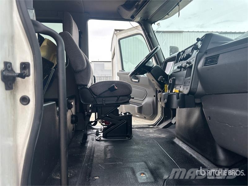 International MV607 4x2 Van Truck Kofferaufbau