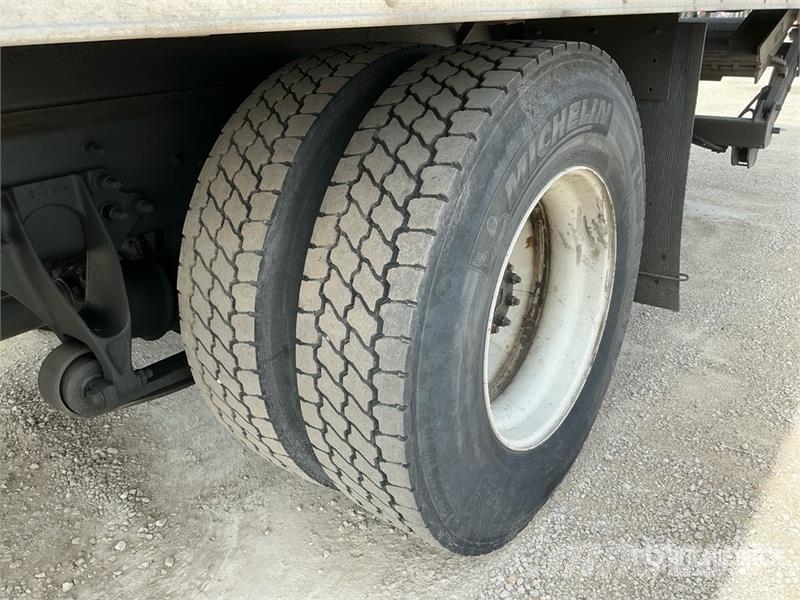 International MV607 4x2 Van Truck Autocamioane