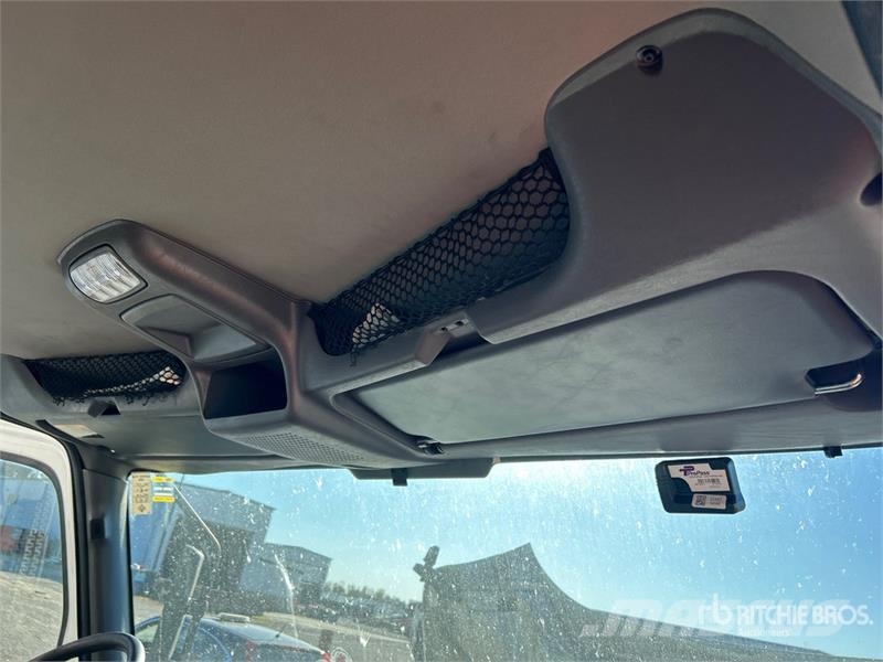 International MV607 4x2 Van Truck Fast kasse