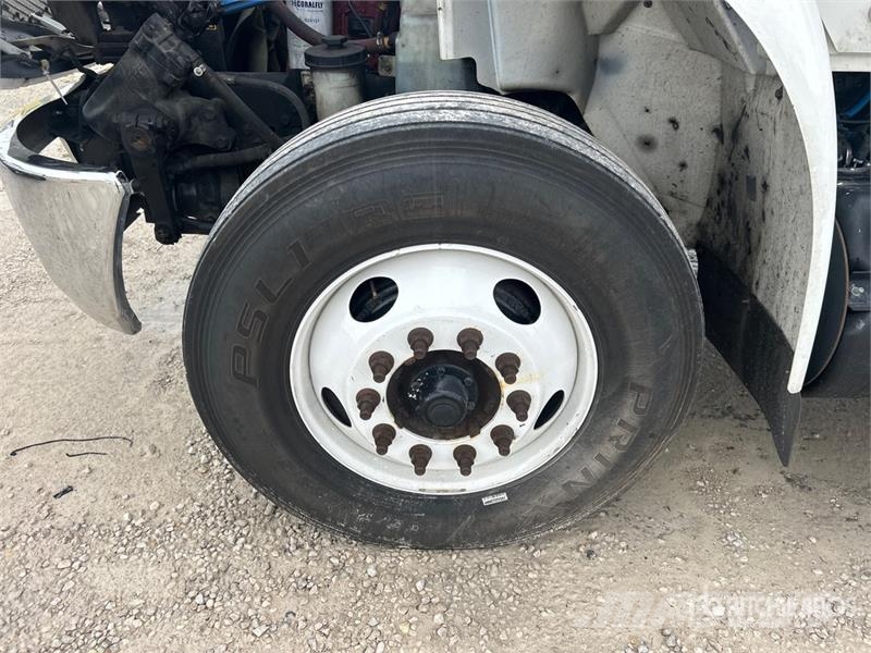 International MV607 4x2 Van Truck Kofferaufbau