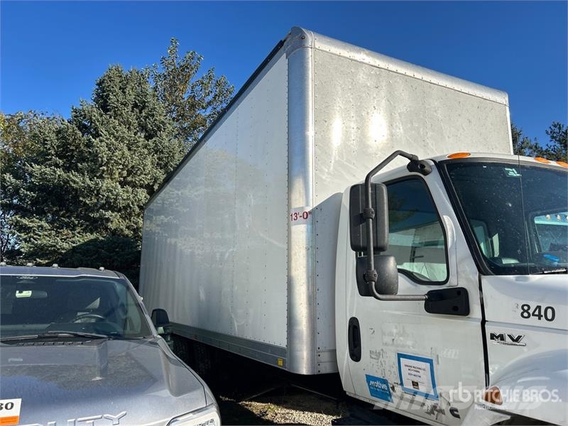 International MV607 4x2 Van Truck Fast kasse
