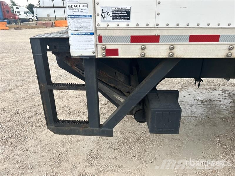 International MV607 4x2 Van Truck Kofferaufbau