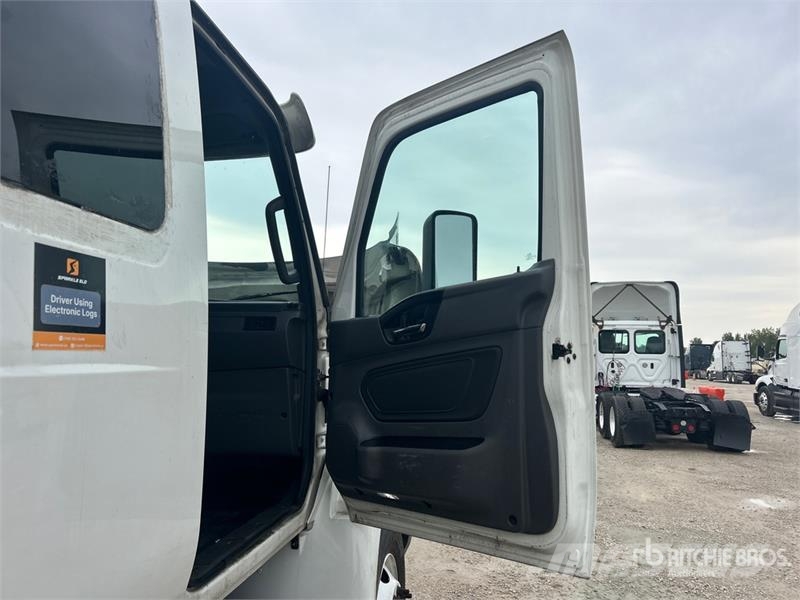 International MV607 4x2 Van Truck Kofferaufbau