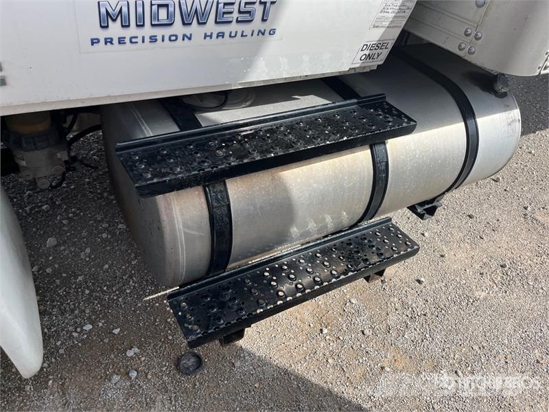 International MV607 4x2 Van Truck Samochody ciężarowe ze skrzynią zamkniętą