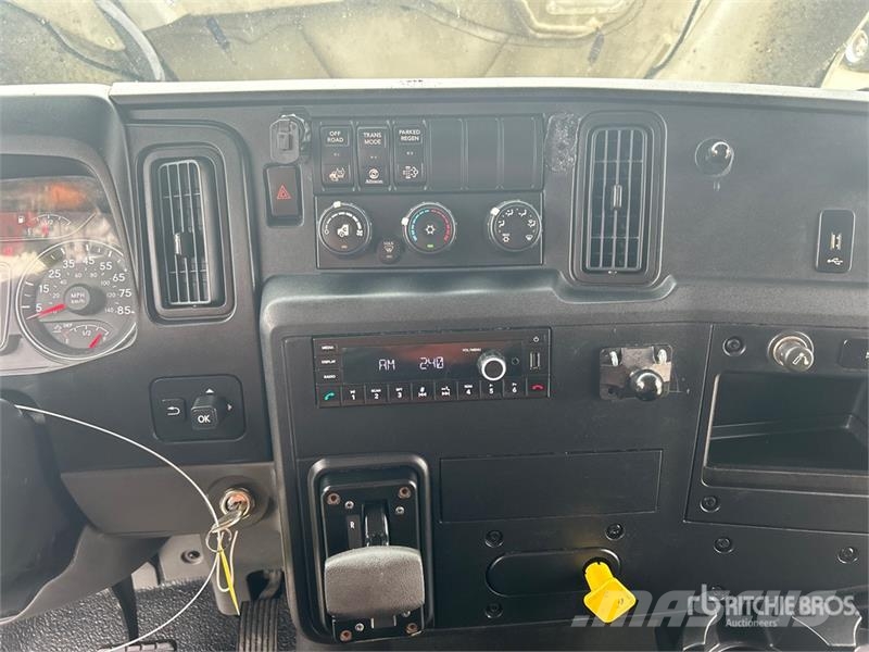 International MV607 4x2 Van Truck Kofferaufbau