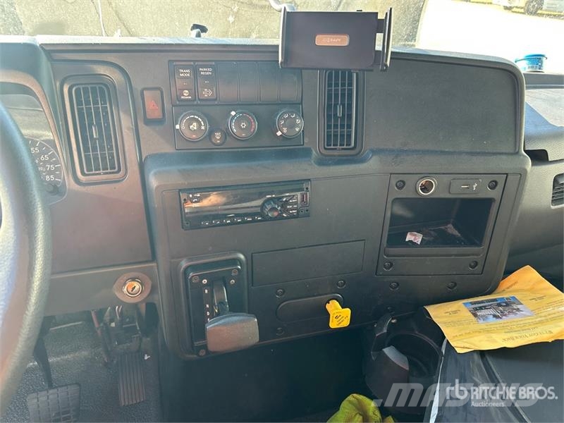 International MV607 4x2 Van Truck Fast kasse