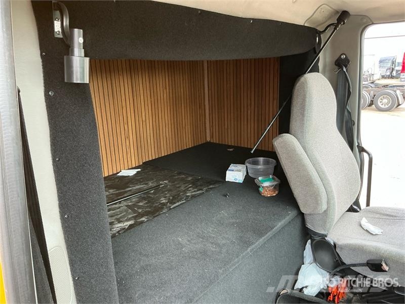International MV607 4x2 Van Truck Autocamioane