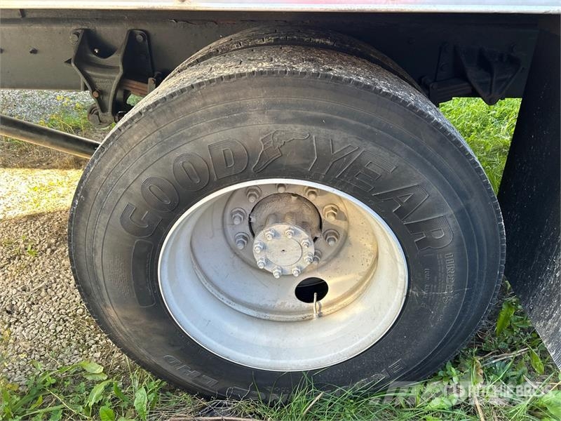 International MV607 4x2 Van Truck Fast kasse