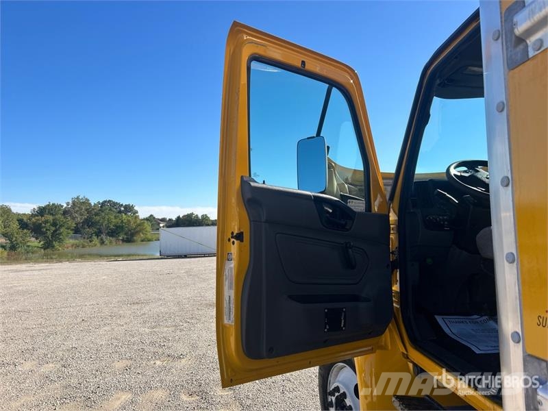 International MV607 4x2 Van Truck Bakwagens met gesloten opbouw
