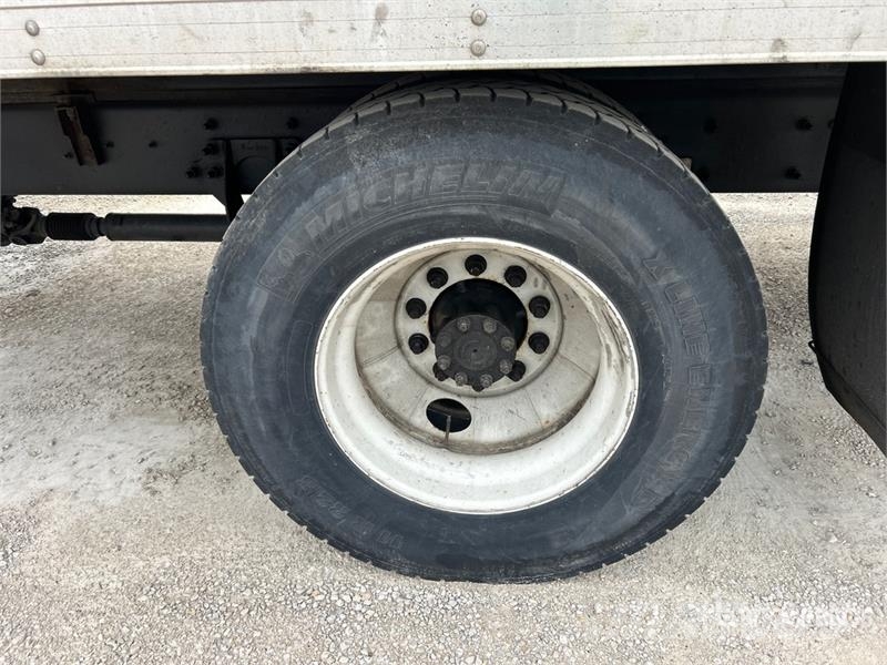 International MV607 4x2 Van Truck Bakwagens met gesloten opbouw